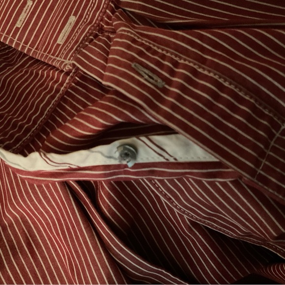 American Eagle, Large,Vintage fit, pin stripe red and white - Picture 3 of 4